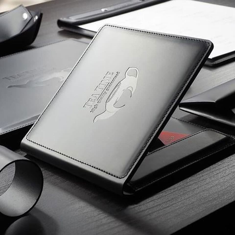 Karte verstaerkt mit Karton aussen abgenaeht